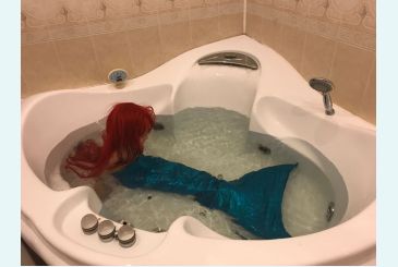 Хвост голубой блеск - русалочка в ванне