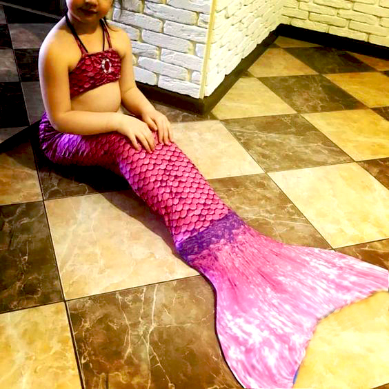 Розово-фиолетовый хвост с купальником фото Марии