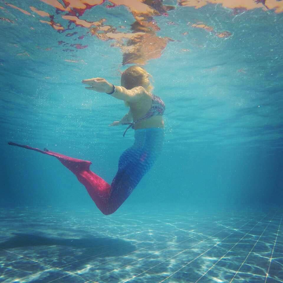 Красно-синий хвост плавание от Алины